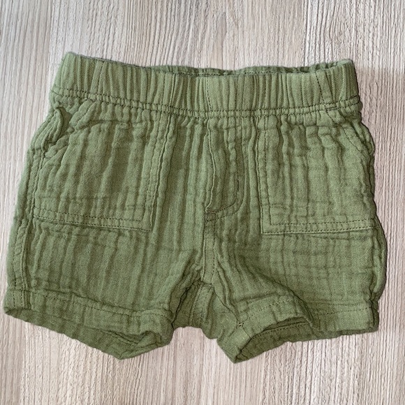 Old Navy 3-6M textured double weave shirt and shorts matching set - Picture 5 of 6